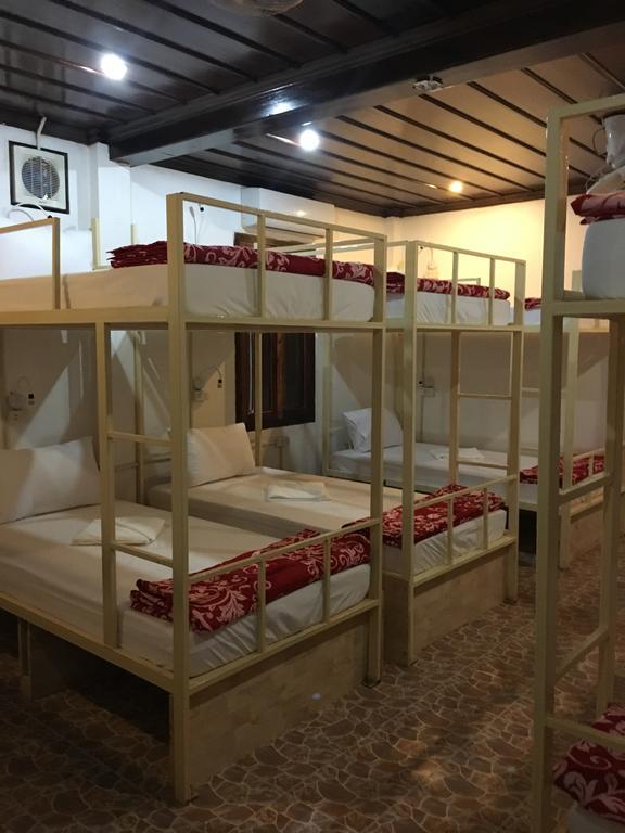 Central Backpacker Hostel หลวงพระบาง ภายนอก รูปภาพ